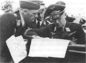 Генерал авиации Штудент справа с офицерамипарашютистами вероятно во время - фото 33
