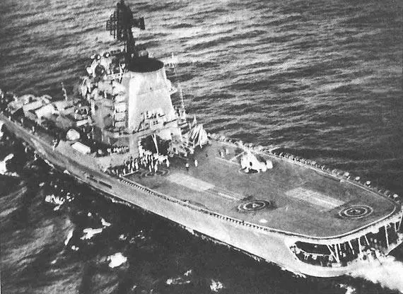 Противолодочный крейсер Но вот один из сигналов нашел в моря лодку и - фото 101