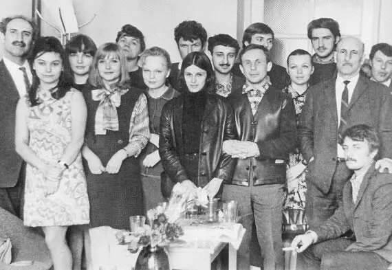 Художник должен быть одержим стремлением усовершенствовать мир убеждал нас - фото 15