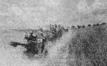 На марше батарея ЗИС3 на конной тяге Полк в составе танковой колонны двинулся - фото 20