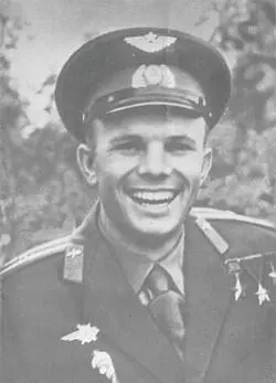 Ю А Гагарин 1961 г Почта его была обильной Июнь 1961 г Валентина - фото 18