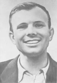Юрий Гагарин 1960 г На даче в Клязьме 1960 г На отдыхе - фото 12