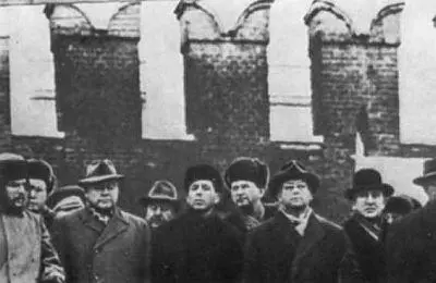 На трибуне Мавзолея Ленина 7 ноября 1960 года На митинге советскокубинской - фото 50