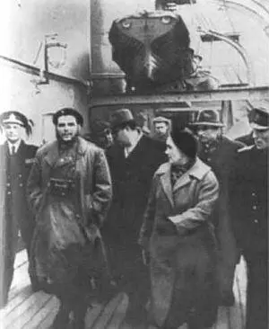 В Ленинграде на крейсере Аврора 1960 год С президентом Общества - фото 59