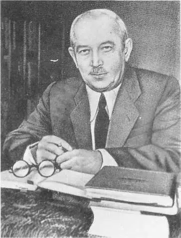 Н Н Зубов в 1955 году Н Н Зубов слева на борту лп Садко Н Н Зубов - фото 8