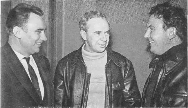 Во время перелета Москва Антарктида Москва 196364 год Слева направо Л - фото 13