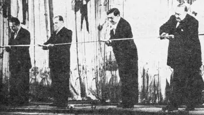 М Новицкий Л Миров Н СмирновСокольский и М Гаркави перерезают ленту на - фото 20