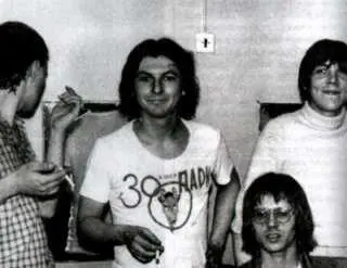 К тому моменту я уже разобрался в особенностях саунда Rolling Stones в - фото 191