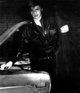 Борис Гребенщиков после концерта в Долгопрудном 1983 год В ходе записи - фото 199
