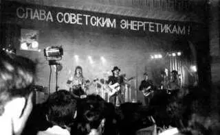 Жемчужиной Комы стала композиция Мусорный ветер написанная Григоряном под - фото 330