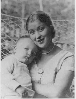 Елена Александровна Овчинникова с годовалым сыном Всеволодом Павловск 1927 г - фото 3
