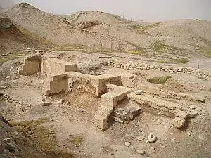 Это раскопанное жилище в Телль эсСултане район Иерихона относят к 100005000 - фото 59