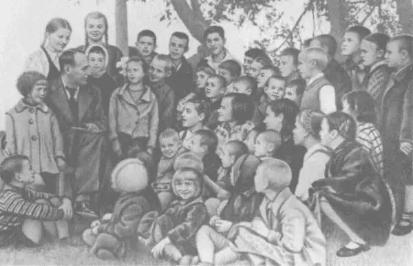 Е Л Шварц с детьми эвакуированными из Ленинграда 1942 г Оричи Е Л - фото 24