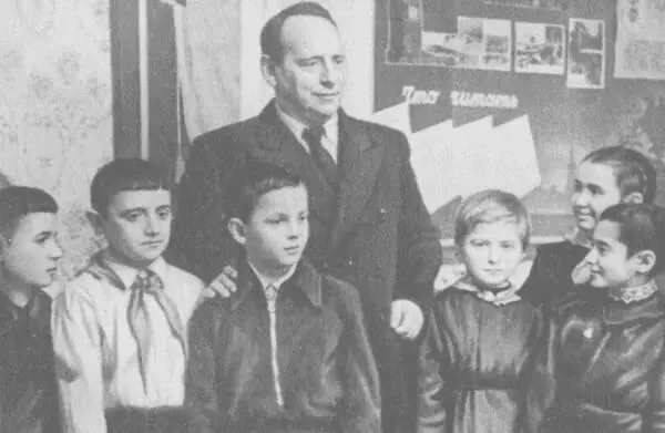 Е Л Шварц на встрече с юными читателями Середина 1940х гг Ленинград Н - фото 25