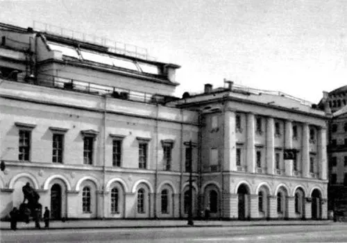 Малый театр А между тем в семье постоянно тлел конфликт между супругами - фото 41