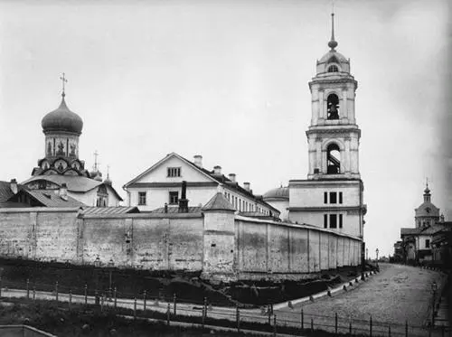 Рождественский монастырь Слева собор Рождества Богородицы за ним заметны - фото 88