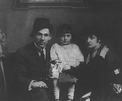 Молодая семья Леонид и Елена с дочерью Эдит Актриса Клавдия Новикова - фото 13