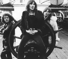 King Crimson В 1970 году увидели свет первые одноименные альбомы английских - фото 117