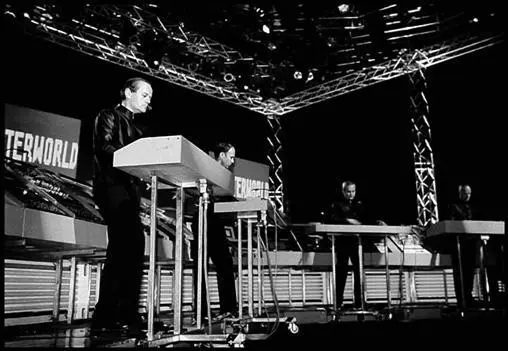 Kraftwerk Путь к успеху не был простым В группу пригласили еще трех - фото 159