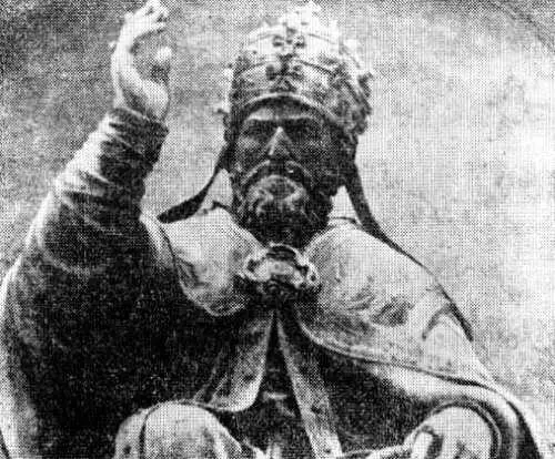 Рапа римский Григорий XIII Статуя над входом в Палаццо публико в г Болонья - фото 18