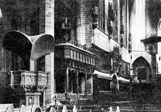 Кафедра в интерьере собора на Мальорке Поздно вечером 7 июня 1926 года он как - фото 38