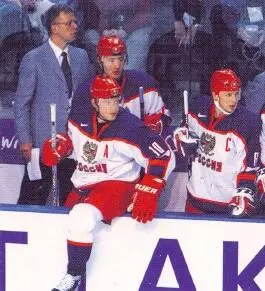 На лед выходят отцы и дети Игорь Ларионов 41 год Павел Буре 30 лет - фото 17
