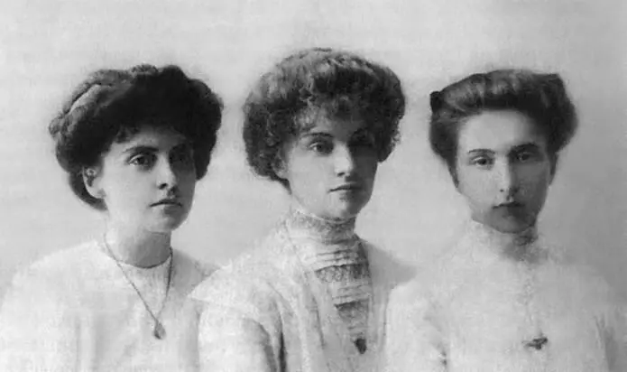 Вера Зоя и Анна Аренс Фотография ок 1910 г Когда А Ахматова конечно же - фото 31
