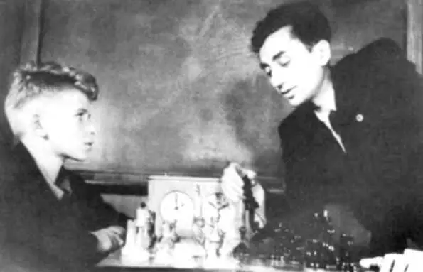 Ленинград 1951 год Боря Спасский со своим первым тренером Владимиром Заком - фото 27