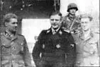 Хайнц Хармель со своими солдатами В начале января 1945 года в дивизии - фото 71
