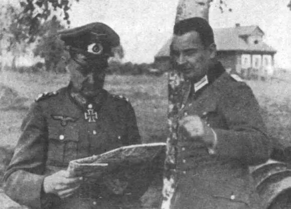Главнокомандующий 9й армии генералполковник В Модель с начальником штаба - фото 33