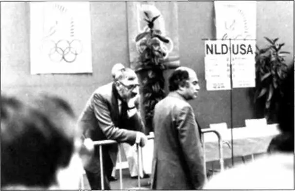 Олимпиада в Люцерне 1982 Доннер и Михаил Таль в роли зрителей За четверть - фото 12