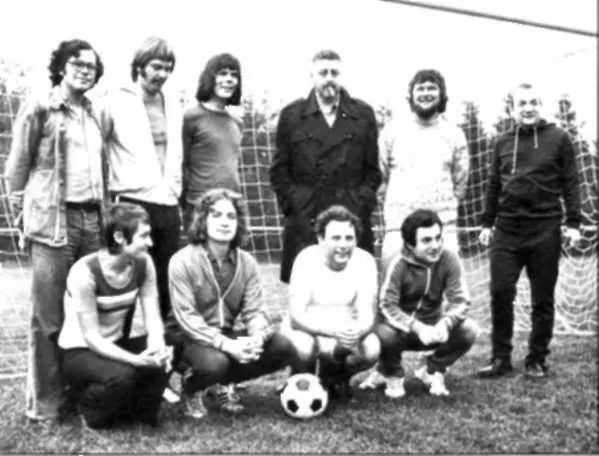Сбор голландской команды перед Олимпиадой в Хайфе 1976 Вверху Рей - фото 6