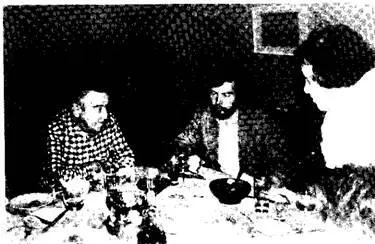 Константин Иванов в гостях у Учителя в новой квартире на Коломенской 1991 г - фото 39