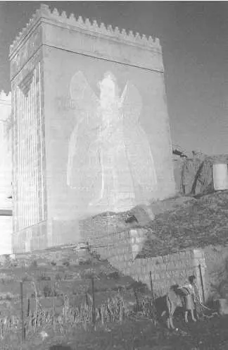Городские ворота Ниневии Силы небесные проливали вовремя дождь на их пути - фото 192