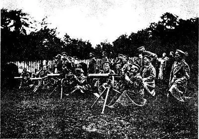 Практика в пулеметной стрельбе Фотография 1915 г Обратим внимание на - фото 84
