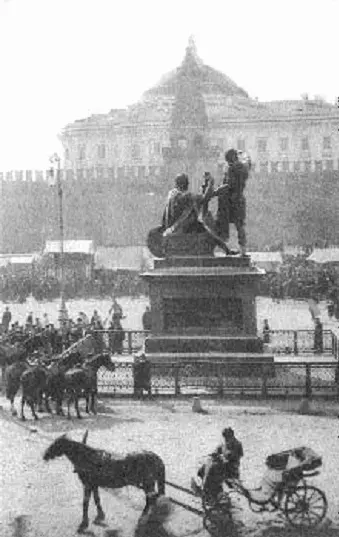 Верба на Красной площади Памятник Минину и Пожарскому Сенат а с малым - фото 58