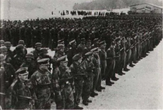 Мюнсинген 10го февраля 1945 г Парадный марш 1го - фото 24