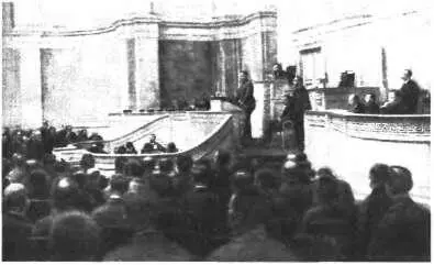 Керенский выступает на заседании предпарламента 24 октября 1917 г Женский - фото 51
