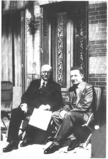 П H Милюков и А Ф Керенский Франция 1935 г Керенский со второй женой - фото 57