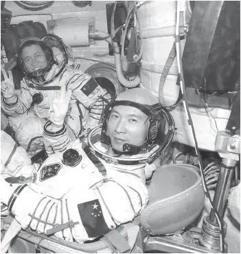 Первые китайские космонавты Фэй Цзюньлун и Не Хайшэн Особенно больших успехов - фото 790