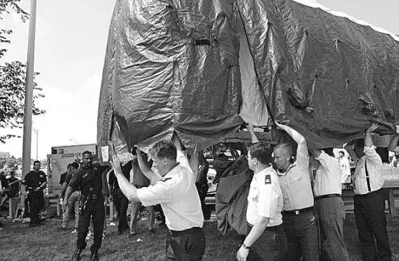 Рис 37 Что несем Рис 38 Что закапываем И все же где остальные обломки - фото 39