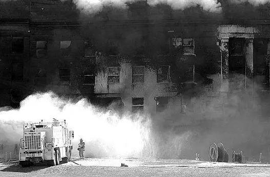 Рис 41 Пентагон до обрушения стены Но вернемся к анализу фотографий - фото 43