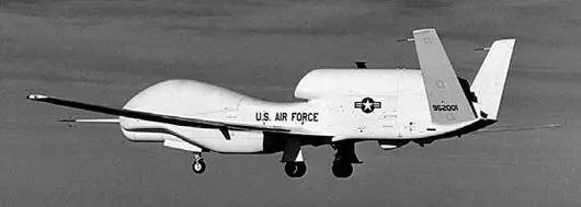 Рис 70 Беспилотный самолет Globalhawk Еще раз приведу отрывки прессрелиза - фото 79