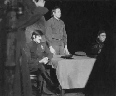 Сцена из студенческого спектакля Иван Ургант Андрей Краско с однокурсниками - фото 21