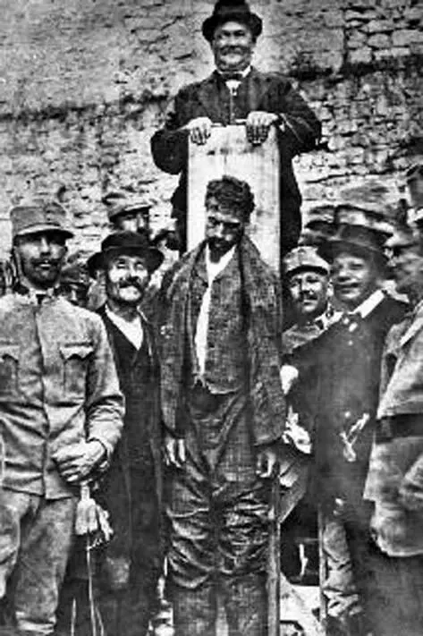 Казнь итальянского патриота Чезаре Баттисти Триент 1916 г Как сообщает - фото 9