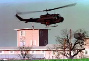 В 1988 году Джордж Роден зарубил топором собратасектанта Дэйла Адэра за - фото 42