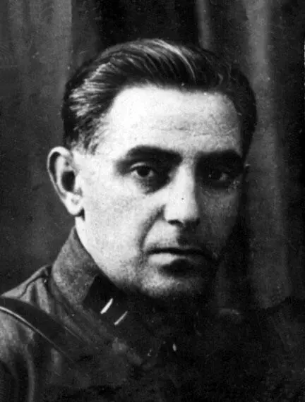 В Г Фролов помощник командира партизанского отряда Победители - фото 54