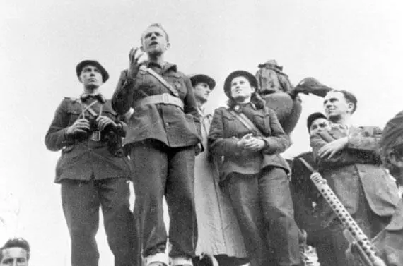 Тереза Мондини на политическом митинге в Италии 1945 г В 1948 г Тереза - фото 77