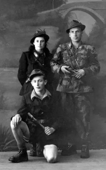 Тереза Мондини с товарищами по оружию 1945 г Вся жизнь этой хрупкой и - фото 78