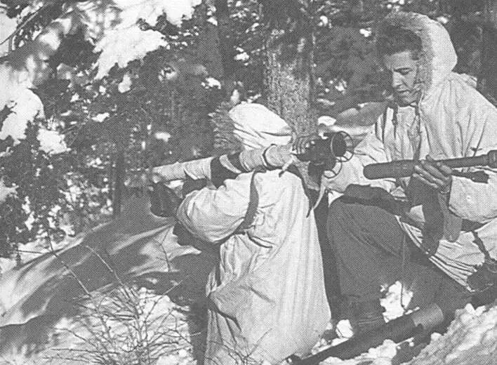 Советское 76мм орудие в бою на берегу Волги зимой 1942 г Отличаясь простотой - фото 6